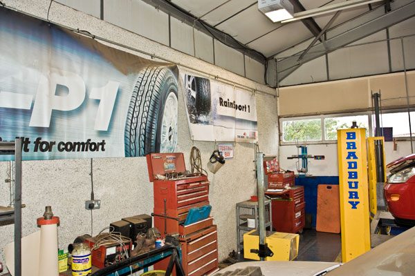 Workshop with Bradbury lift and tool chests